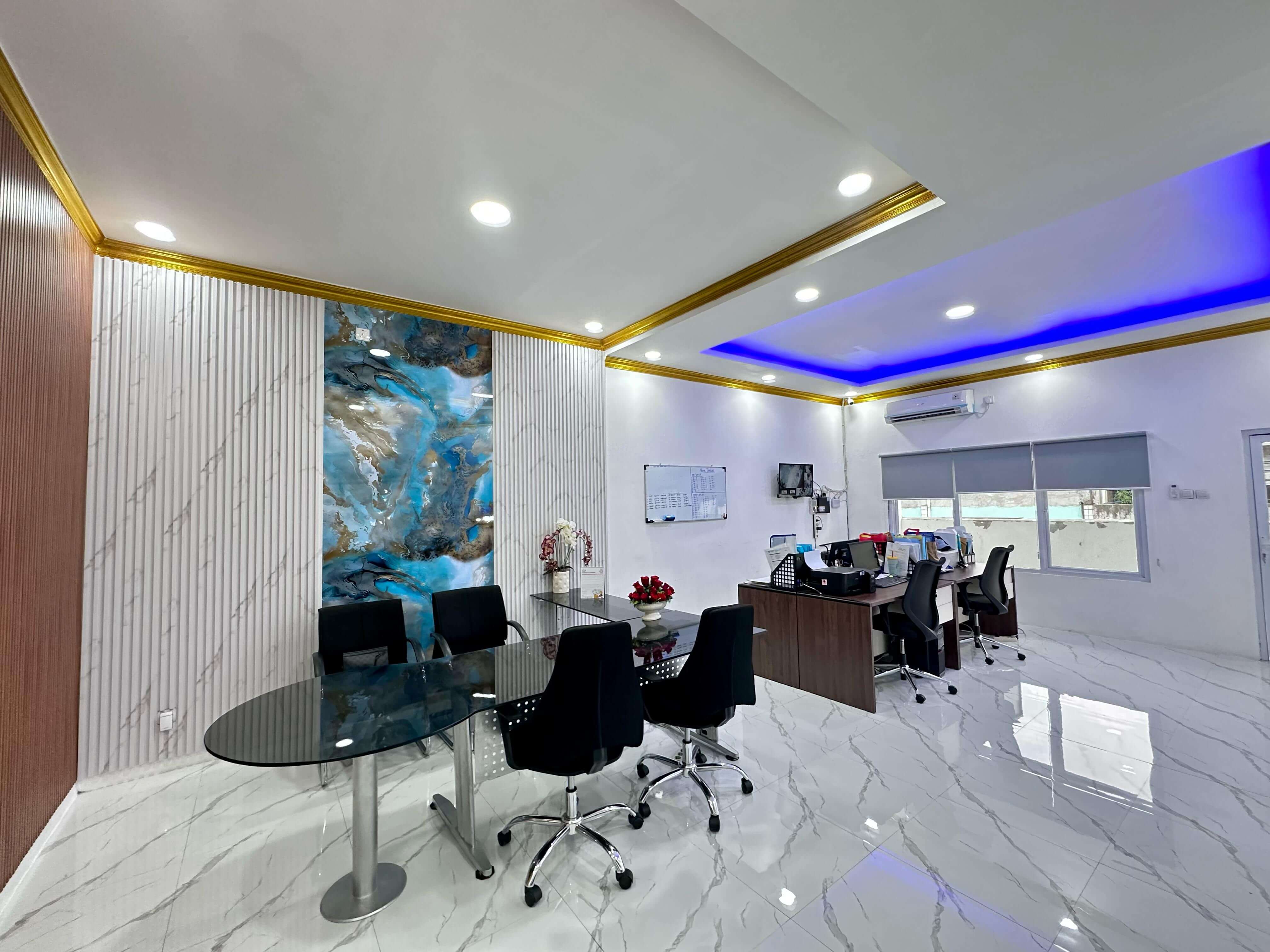 Area resepsionis kantor Maikel Law Bekasi